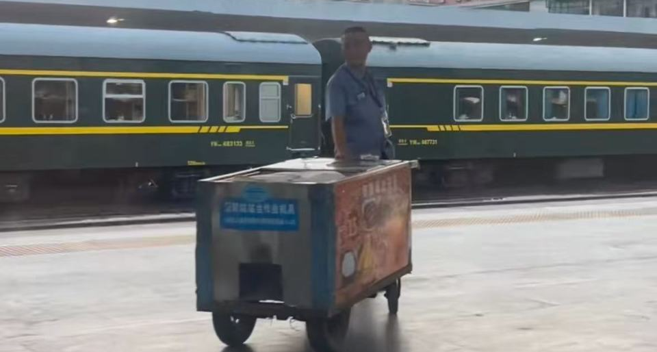 湖南火車站 15 元盒飯成天花板，旅客直呼好喫到想當特產帶
