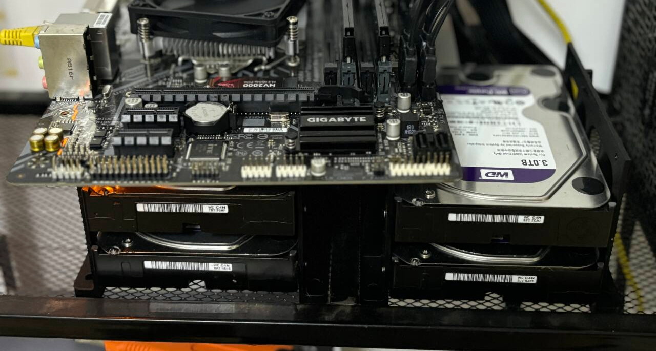 手搓两个NAS的我，看到绿联DXP4800，才发现什么是真正的NAS~