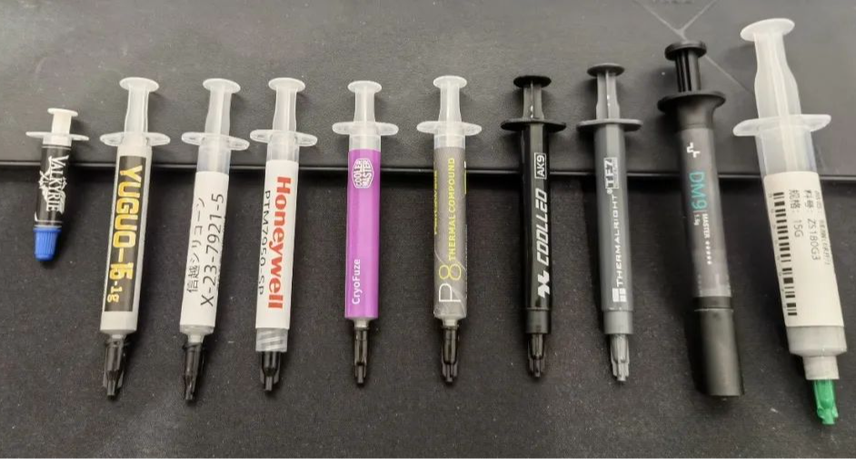 硅脂大戰！你裝機時候弄得滿手都是的東西，有沒有性能差異？
