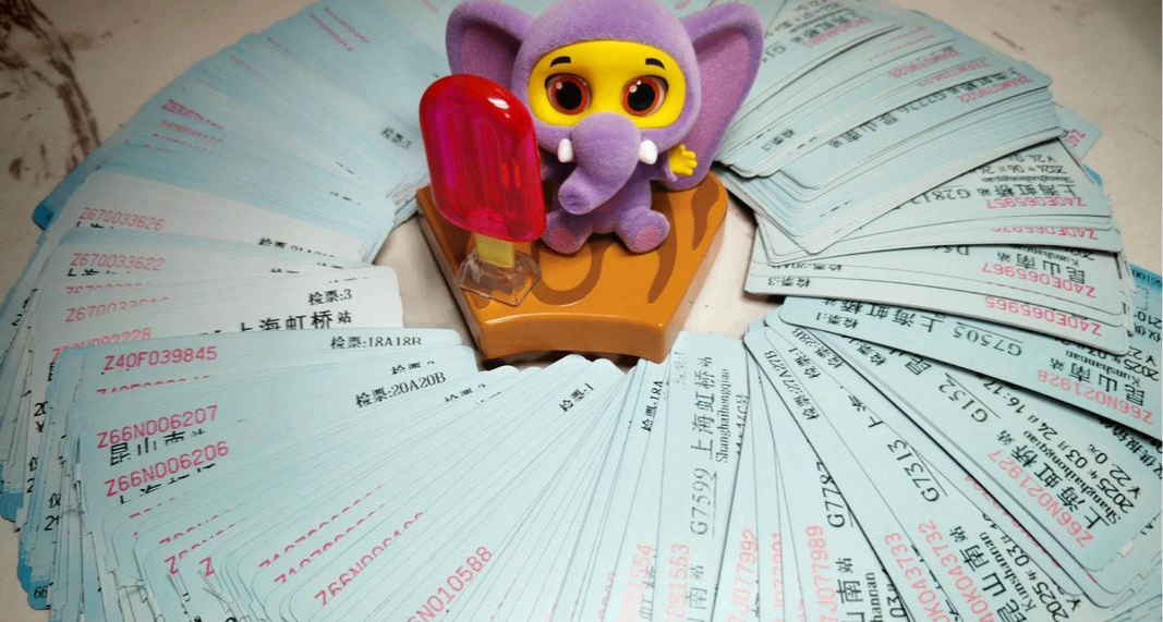 12306 停发纸质票，网友：老年人乘车不便，官方回应解决措施！
