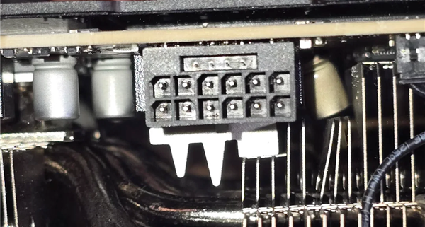 RTX 5090、5070電容爆炸！發出巨響散發焦味