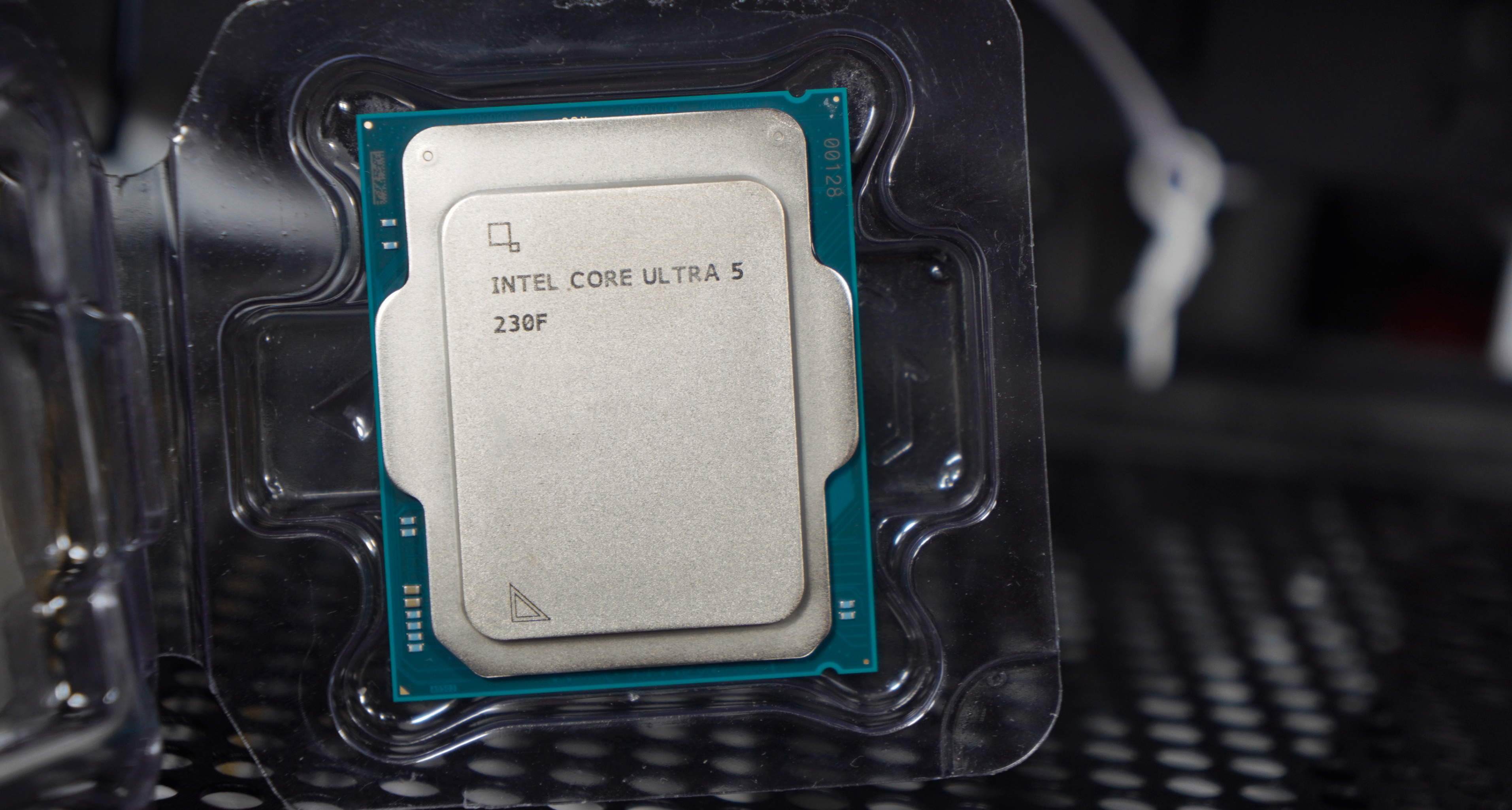 高频低功耗的中端处理器，英特尔酷睿Ultra5 230F装机实测