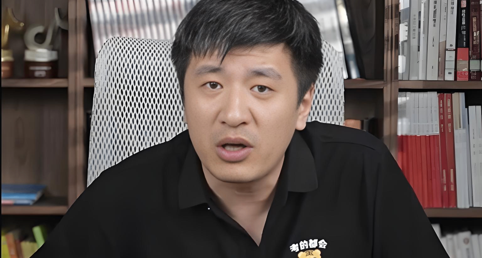 張雪峯直播抓包員工摸魚，藉此事提出要求：隨時可能叫人解答
