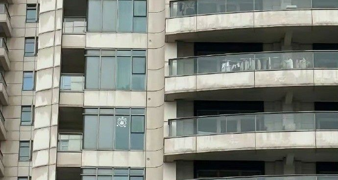 網友稱湯臣一品外立面老化有些“破舊”，物業稱暫無翻新計劃