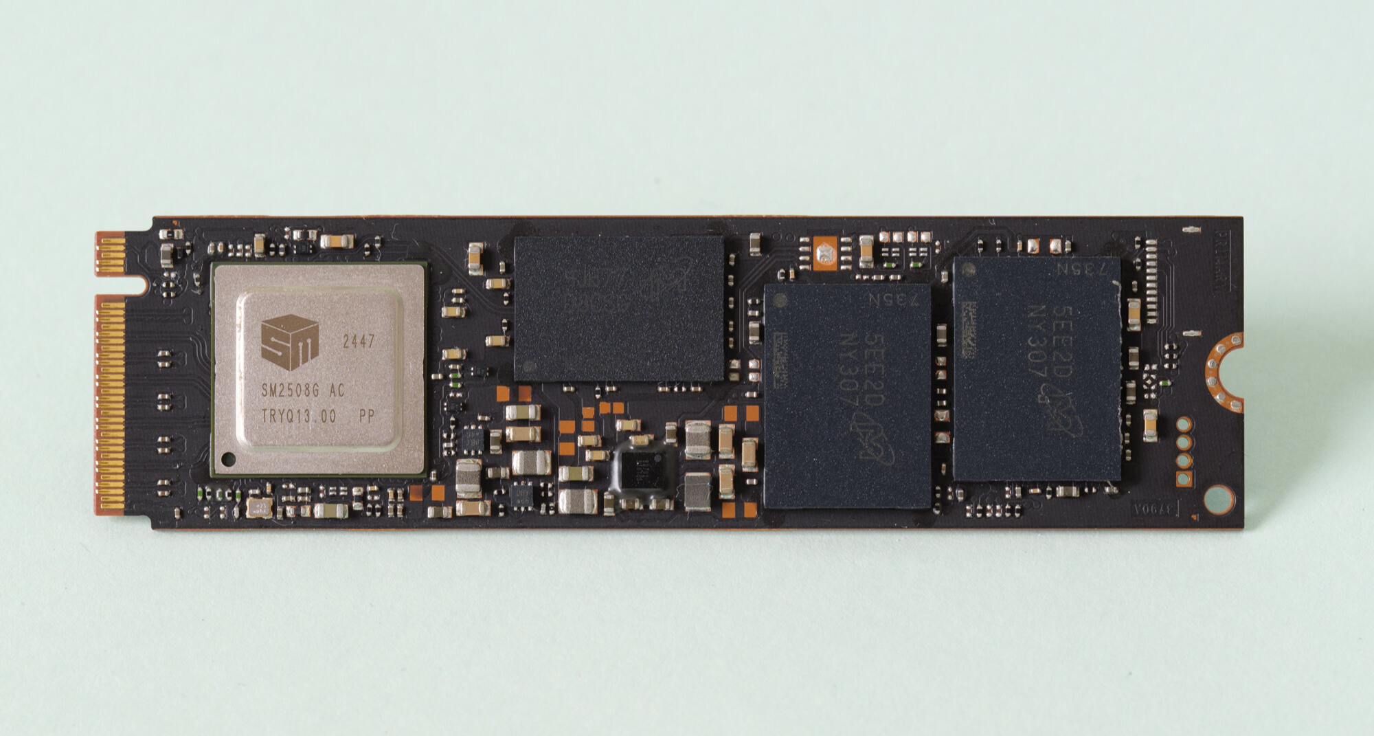 顛覆認知！SSD竟然怕冷不怕熱？研究揭祕3D NAND的溫度祕密