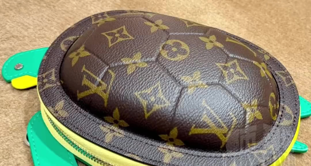 LV 推出 2.46 萬元“烏龜包”，客服：實用性一般，不適合通勤