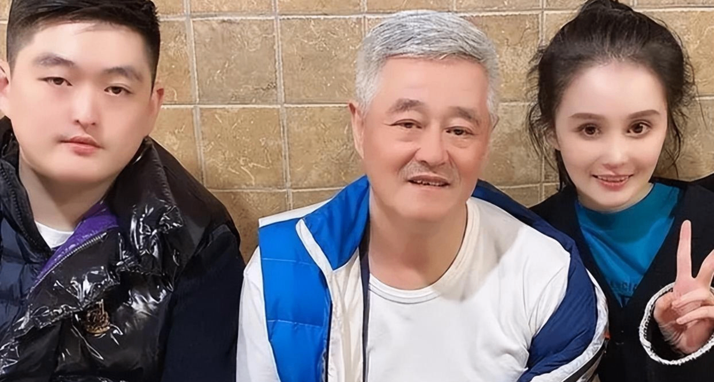 赵本山女儿直播护哥哥：我觉得我哥特别争气，没有乱七八糟朋友