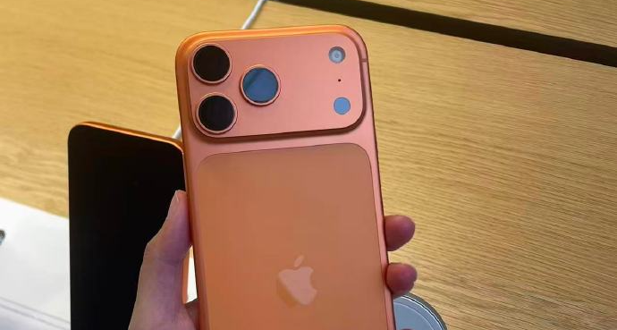 iPhone17 Pro 系列被黄牛拒收，Max 橙色机型加价回收！