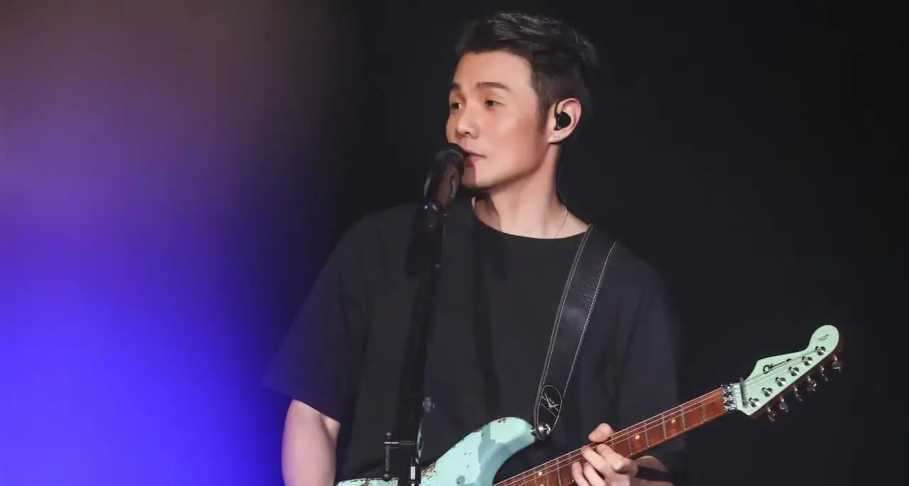 李荣浩回应因 iOS 26 更新意外上榜，小眼变大引调侃