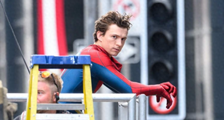 荷兰弟脑震荡送医！《蜘蛛侠 4》停拍数周，2026 档期悬了？