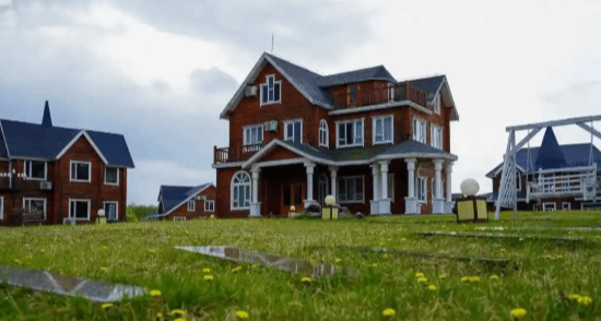 鹤岗别墅群整栋 1300 元一天，经营者：欧式木质别墅比较少见