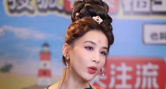 黄圣依回应和刘亦菲被认混：很多次了，被认错会签名“黄亦菲”