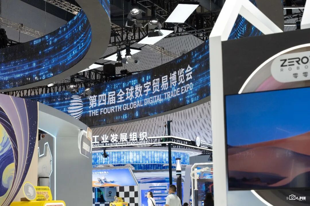 让老外氪金上头的短剧，如今被官方请进了数贸会。