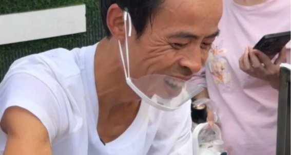 鸡排哥怒怼黄牛抬价 10 倍：侵犯的是排队顾客的利益，限购 2 份