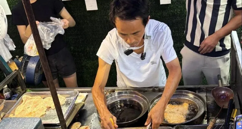 全網四位爆火的小攤老闆