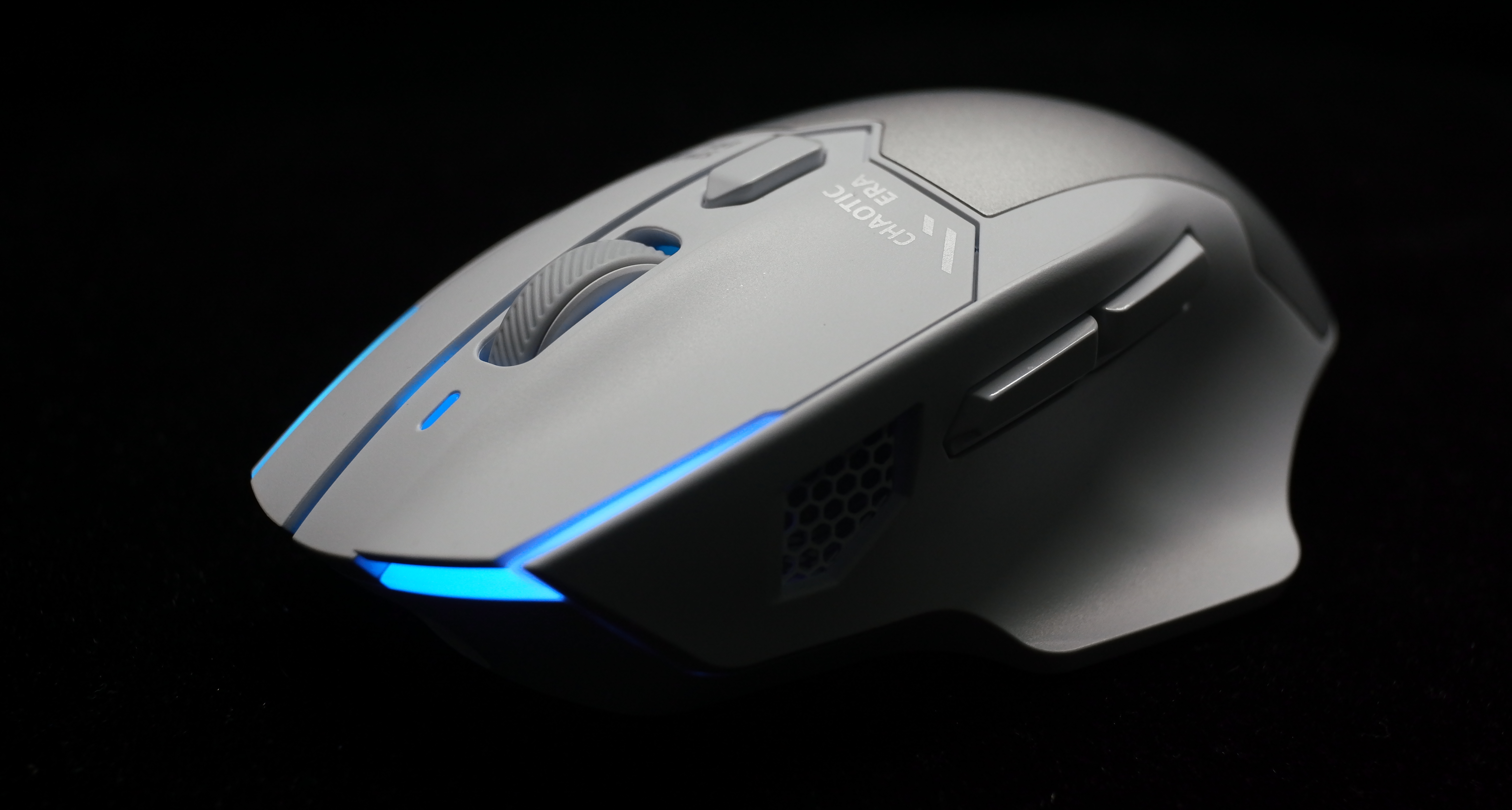 空調裝鼠標上了？還有三體聯名！詳解黑鯊星閃電競冷暖鼠標