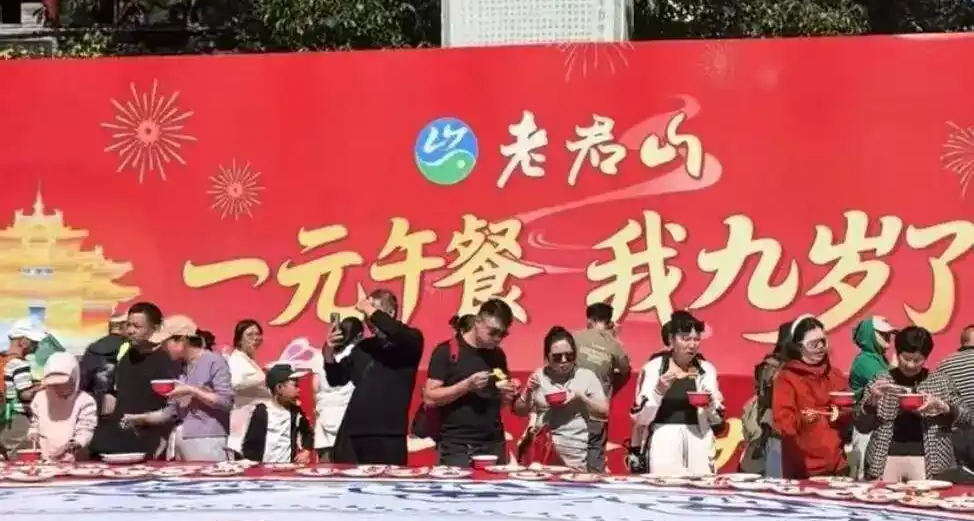 河南景區 1 元午餐實收多了 1327 元，工作人員：多出來的是情義