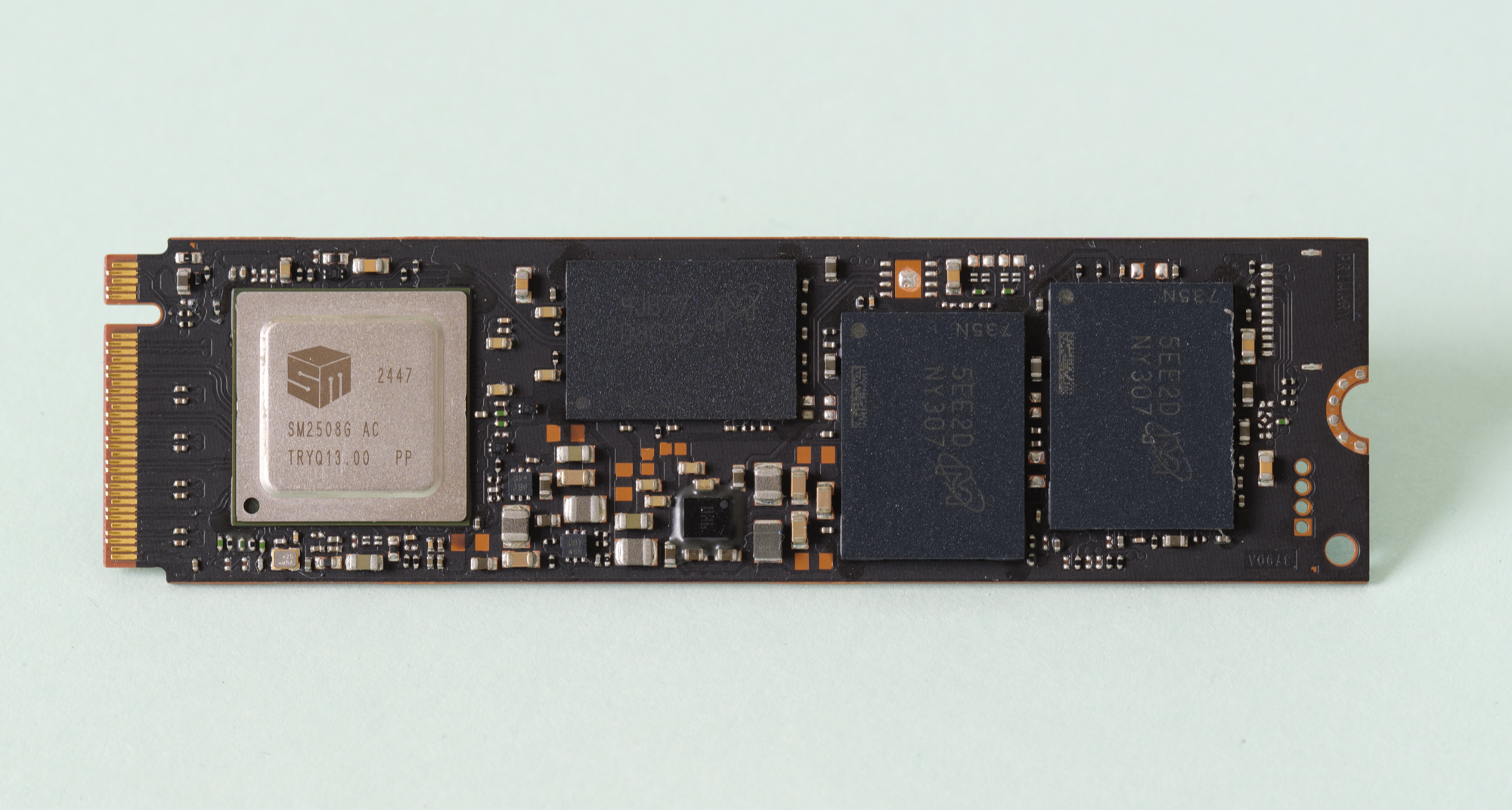 改換門庭，能否亡羊補牢？Crucial英睿達T710 2TB深入測試報告