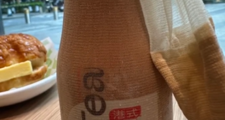 深圳一茶餐廳絲襪奶茶真有絲襪，工作人員：公司設計的，銷量不錯