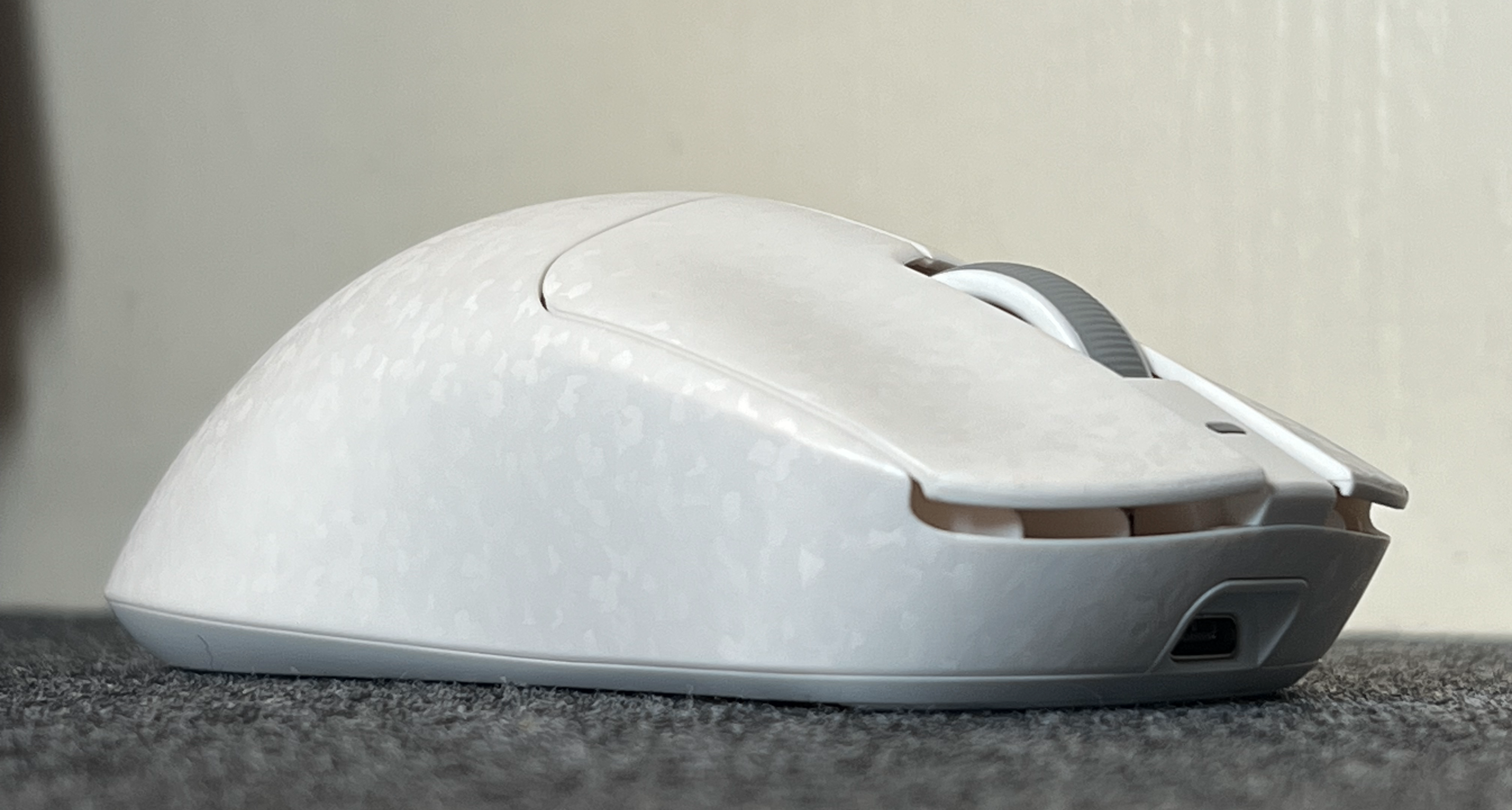 首發即國補，年輕人的第一款僅需百元的碳纖維鼠標？