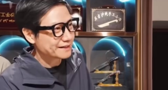 雷军在喀什逛古城被8000元小刀价格惊呆了！后来没舍得买