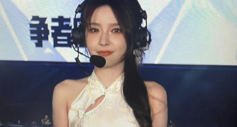 S15 賽事女解說 Rita 新中式造型出圈！網友：塔子姐好美