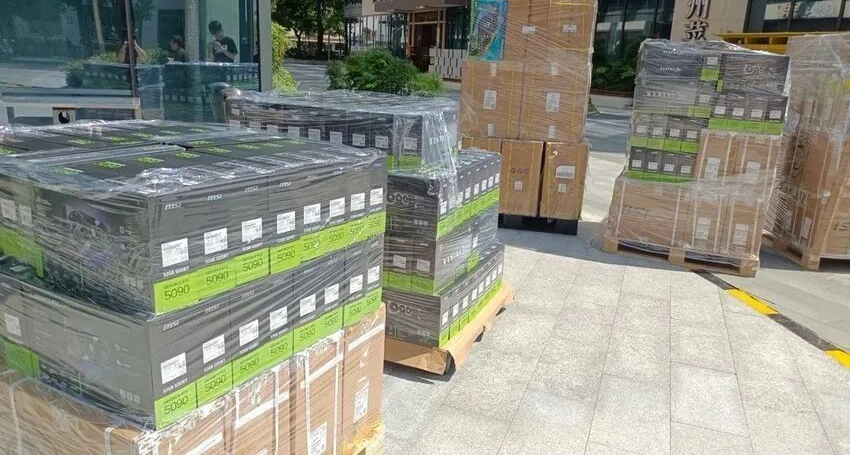 大批量 5090驚現國內露天空地 微星緊急回應：“不是我們出的貨”