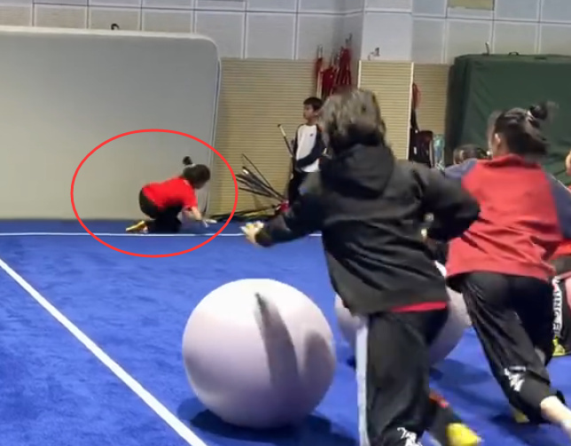 心爱的硅胶天依被室友糟蹋，看到后面真替楼主心梗…