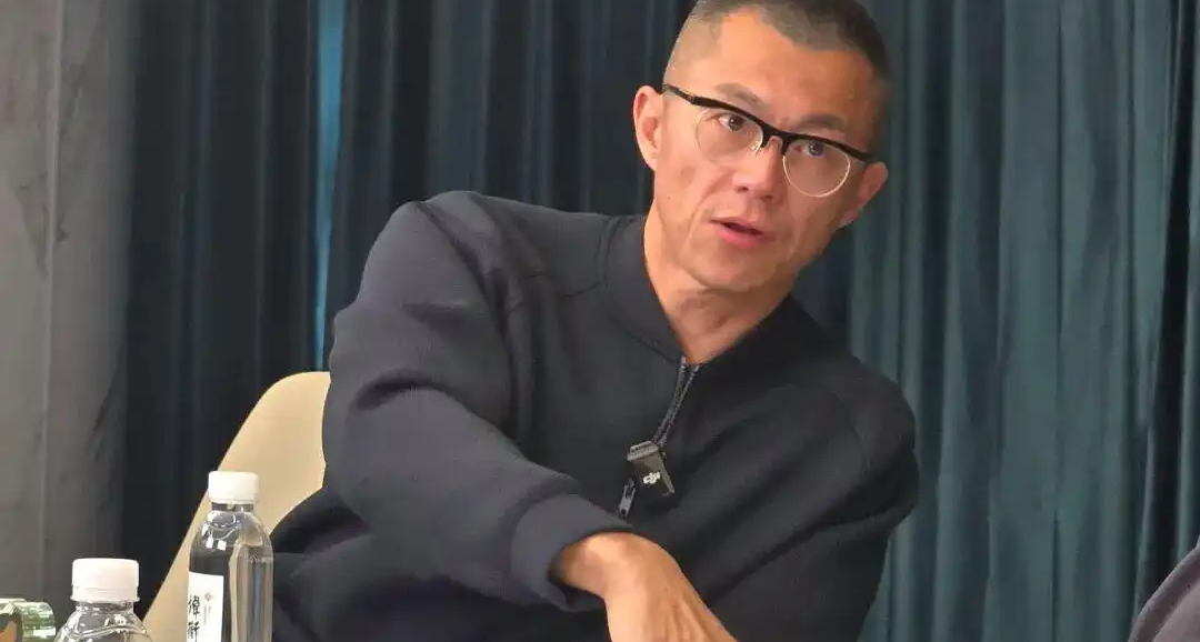 陳震受訪還原撞車事故，坦言過度信賴輔助駕駛，向大家道歉