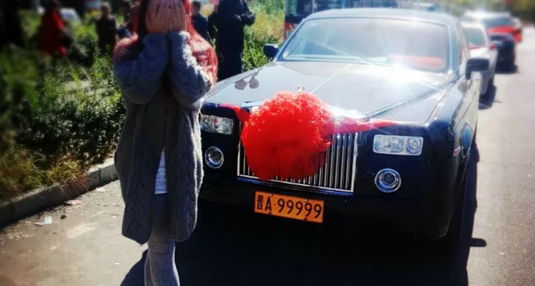 晉A 99999勞斯萊斯打八折後，180萬成功拍賣，車牌不在交易範圍