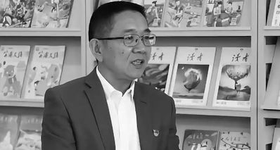 千餘人送別 “雞排校長”,其子:月初剛做心血管手術