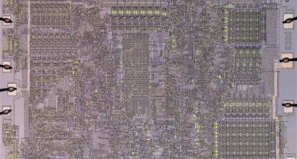 极客的浪漫：Intel传奇i8008史上最清晰图像！216张显微照片合成