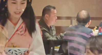 湖北襄阳一餐馆穿越《射雕英雄传》,柯镇恶闭眼炒菜,黄蓉上菜