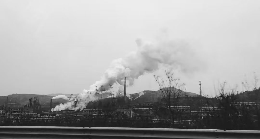 天上大风，地上匆匆