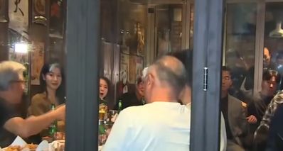 黄仁勋与在韩国吃炸鸡,高喊“全场免单”,但最后不是他付的钱