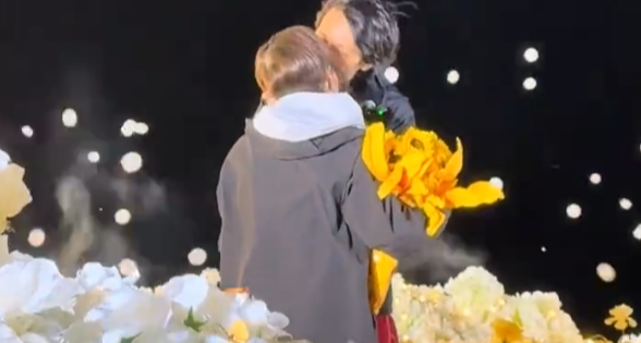 幸福了！千萬網紅花小龍江西武功山求婚成功！好友李炮兒也在現場