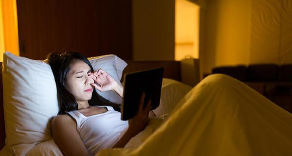 加快身體衰老的5種行爲：熬夜僅排第3，排第1的，很多人都會有！