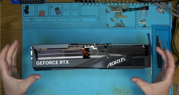 没见过如此惨烈的RTX 4090！严重扭曲、GPU/显存/电感全烧毁