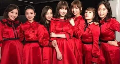 【限定收藏】AKB48全員吻痕PSP掌機限定套裝評測