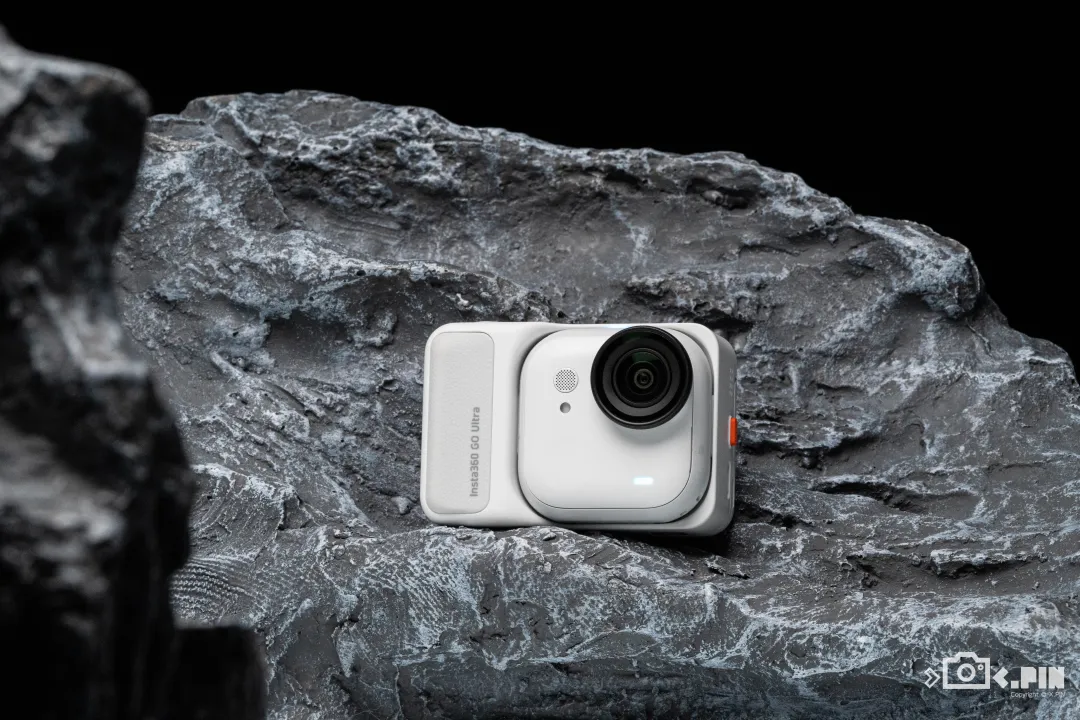 大疆出了款一千多的拇指相机，跟友商玩起了贴身肉搏？