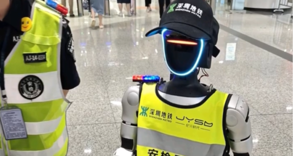 深圳地鐵啓用機器人擔任安檢員