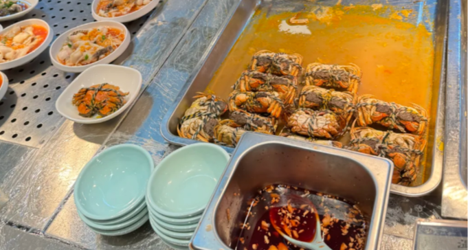 浙大食堂 8.8 元清蒸螃蟹引热议，工作人员：并非刻意与校外比价