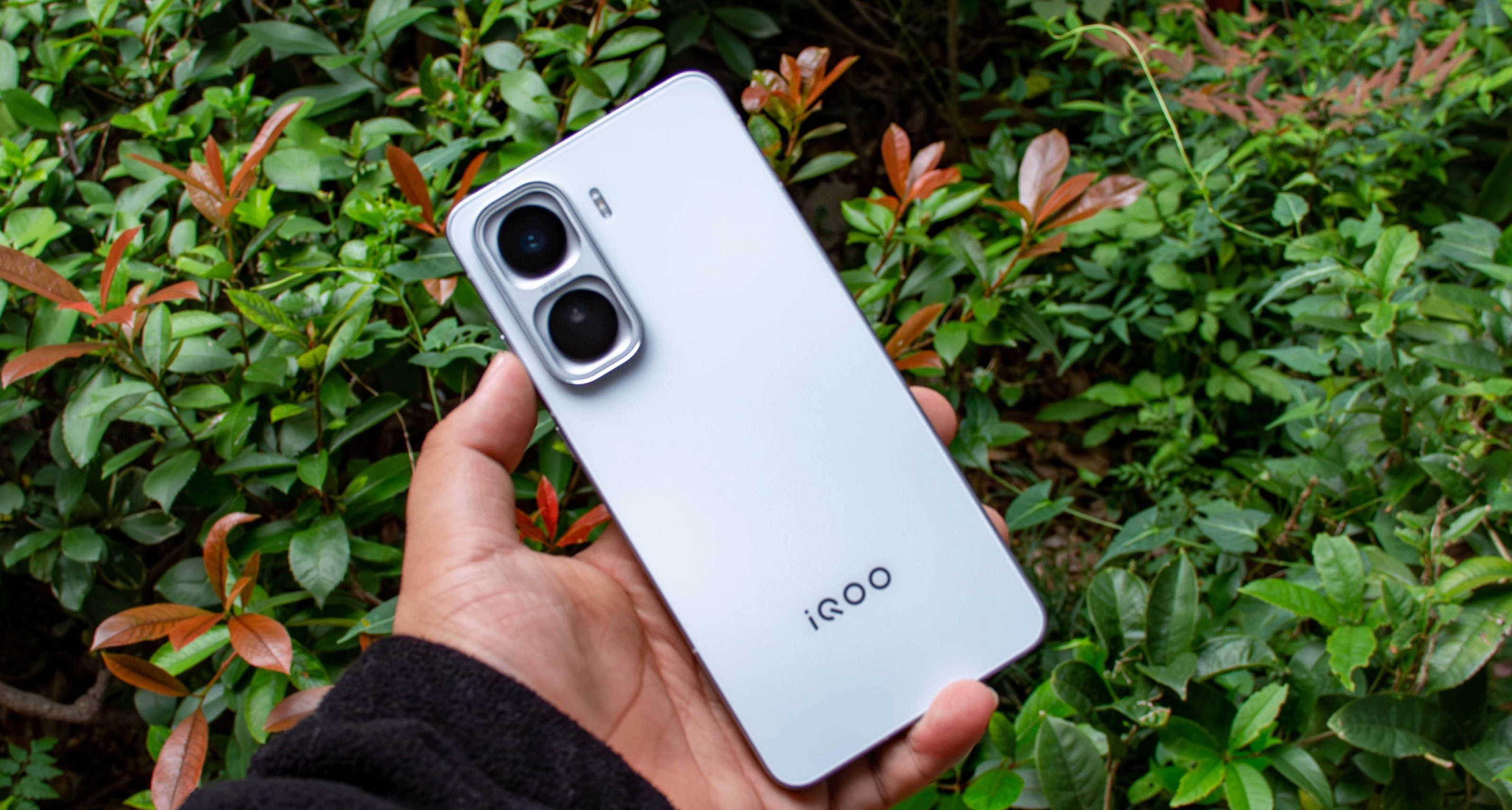 下克上？超大杯標準版可能又要統治市場了|iQOO Neo11