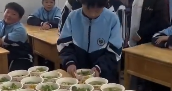 暖心又暖胃！河南商丘一学校买 16 只羊请全校师生喝羊汤