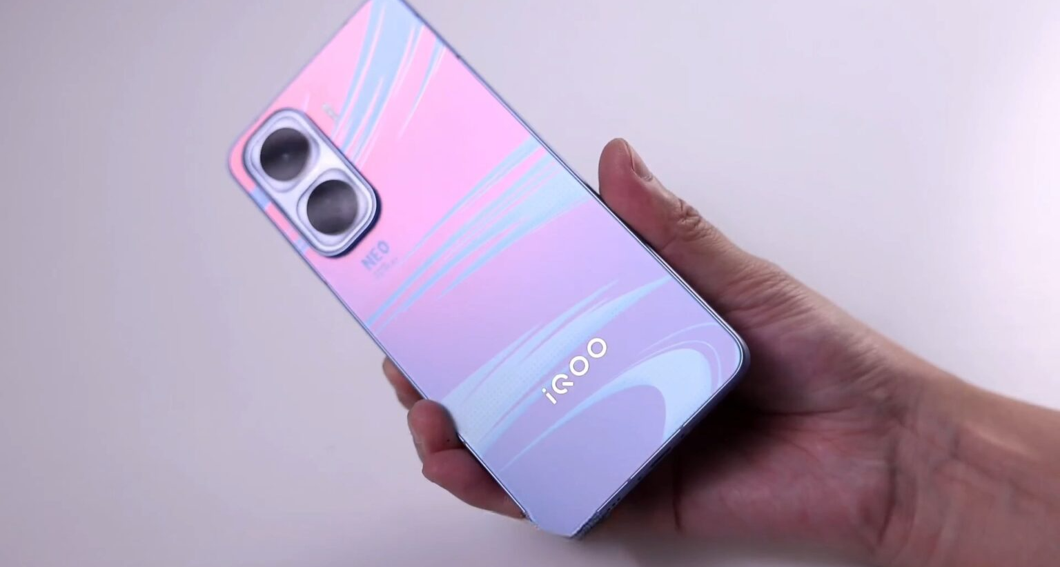 遊戲手機是不是做好續航跟散熱就可以？iQOO Neo 11實機體驗分享