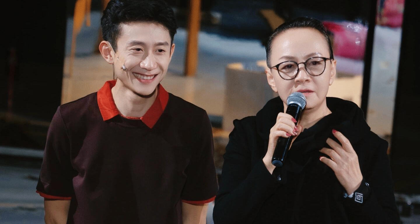 宋丹丹看張一山話劇哭了，誇讚張一山是個天才，爲演過他媽媽驕傲