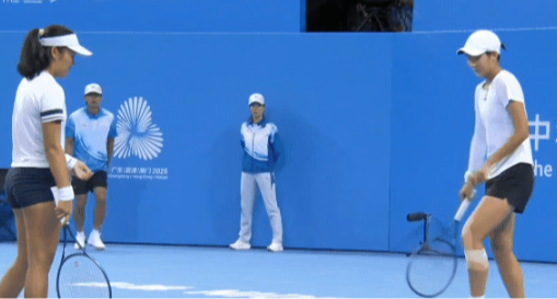 蟑螂突襲全運會比賽賽場，你認爲的 6 個蟑螂的謠言其實是真的！