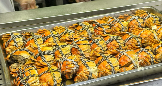 华科大推出 8.8 元螃蟹食堂大排长龙，每人每次最多能买两只