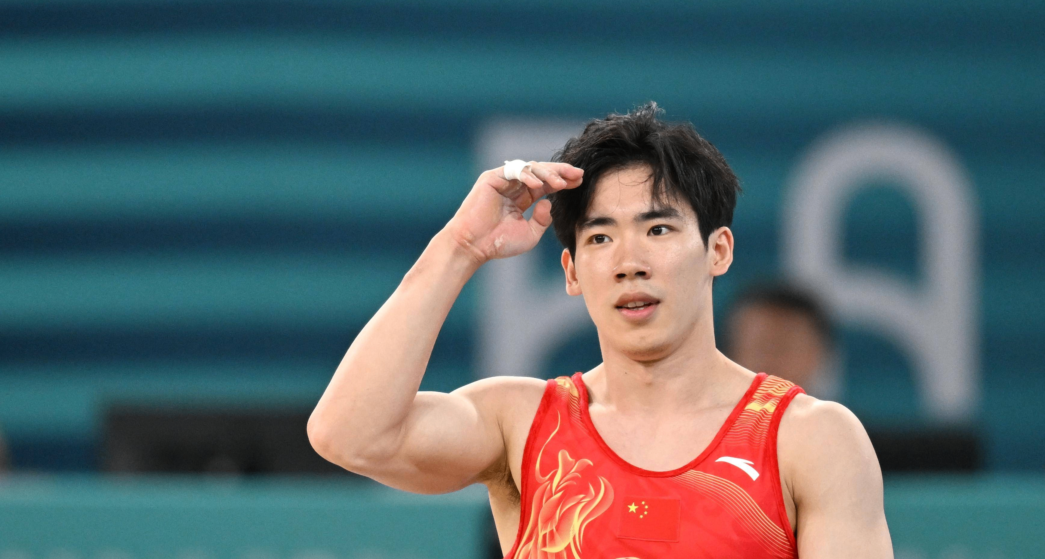 張博恆單槓失誤一裁判鼓掌大笑遭質疑，官方：終止其比賽執裁資格