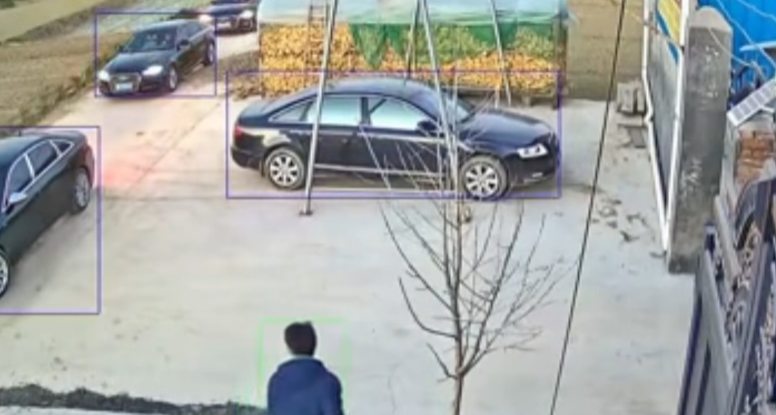 男子开车去上班误成了婚车头车，接亲车队被带偏：你怎么停这了？